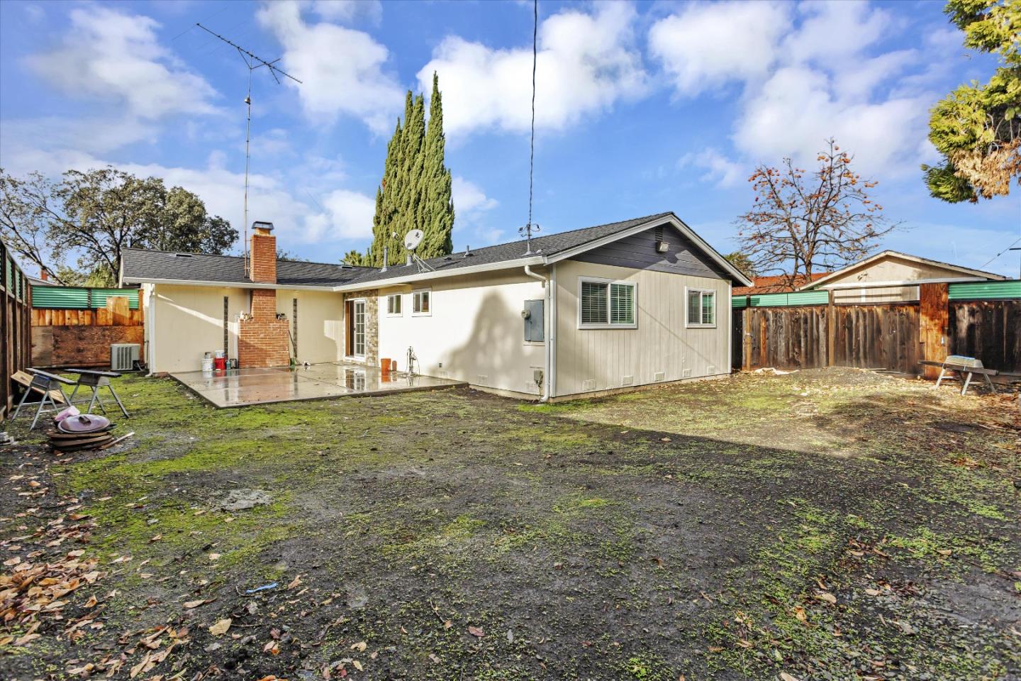 Detail Gallery Image 27 of 34 For 2082 Muirwood Way, San Jose,  CA 95132 - 3 Beds | 2 Baths