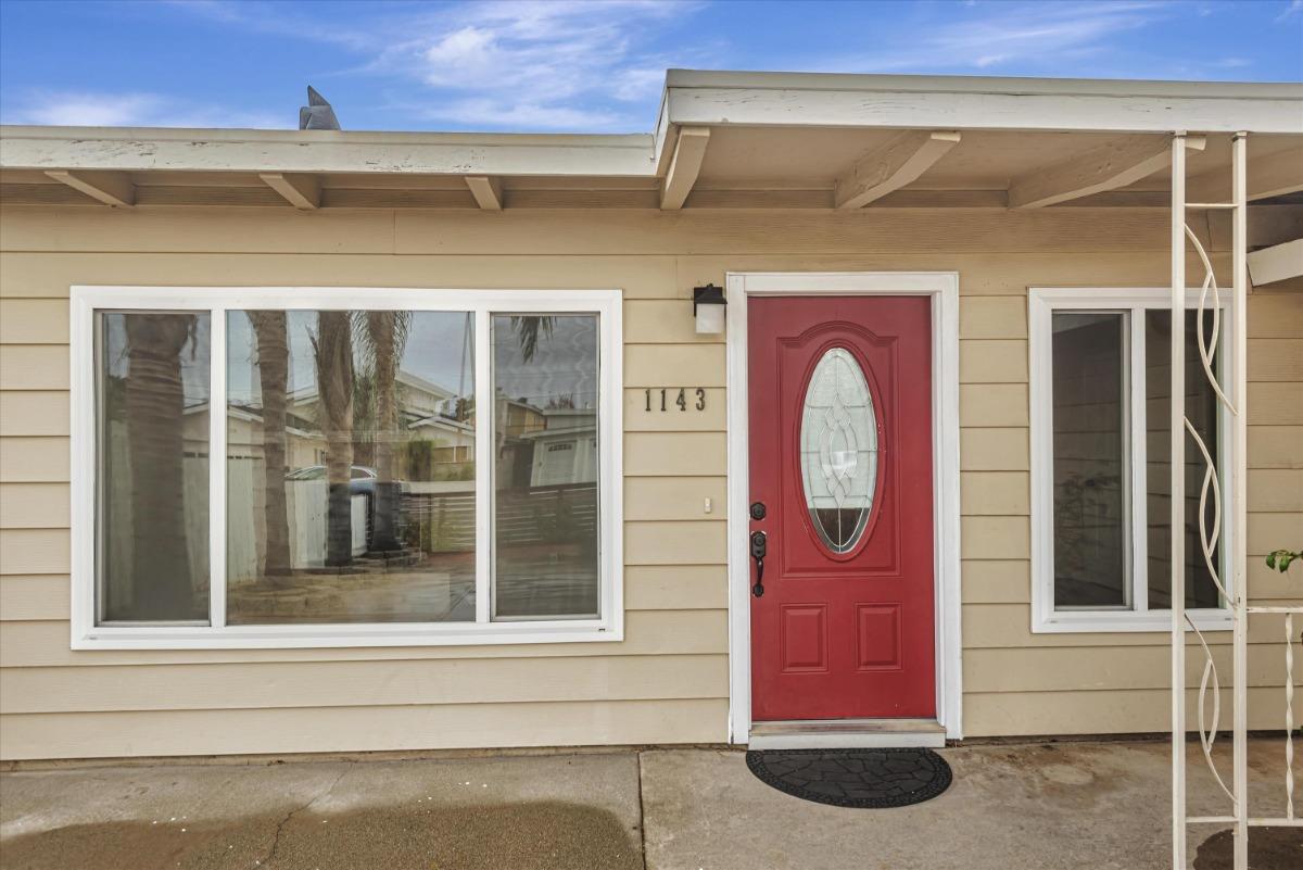 Detail Gallery Image 1 of 1 For 1143 Cobb St #1,  San Mateo,  CA 94401 - 3 Beds | 2 Baths