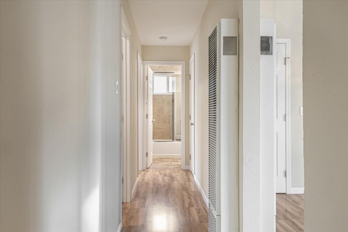 Detail Gallery Image 11 of 29 For 1143 Cobb St #1,  San Mateo,  CA 94401 - 3 Beds | 2 Baths