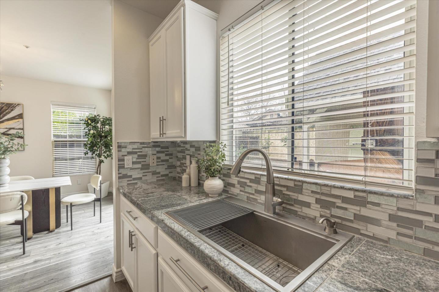 Detail Gallery Image 13 of 40 For 20 Canterbury Pl, Gilroy,  CA 95020 - 3 Beds | 2/1 Baths