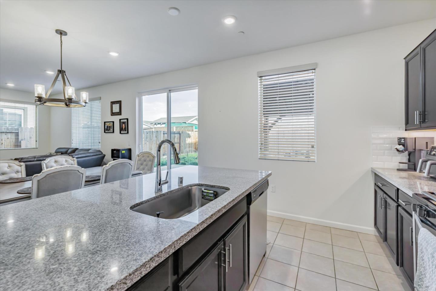 Detail Gallery Image 13 of 36 For 661 Duran Ct, Hollister,  CA 95023 - 3 Beds | 2/1 Baths