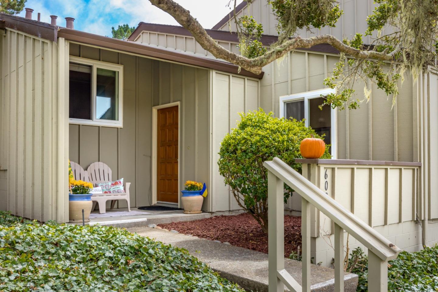 Detail Gallery Image 1 of 32 For 602 Acorn Ct, Pacific Grove,  CA 93950 - 2 Beds | 2 Baths