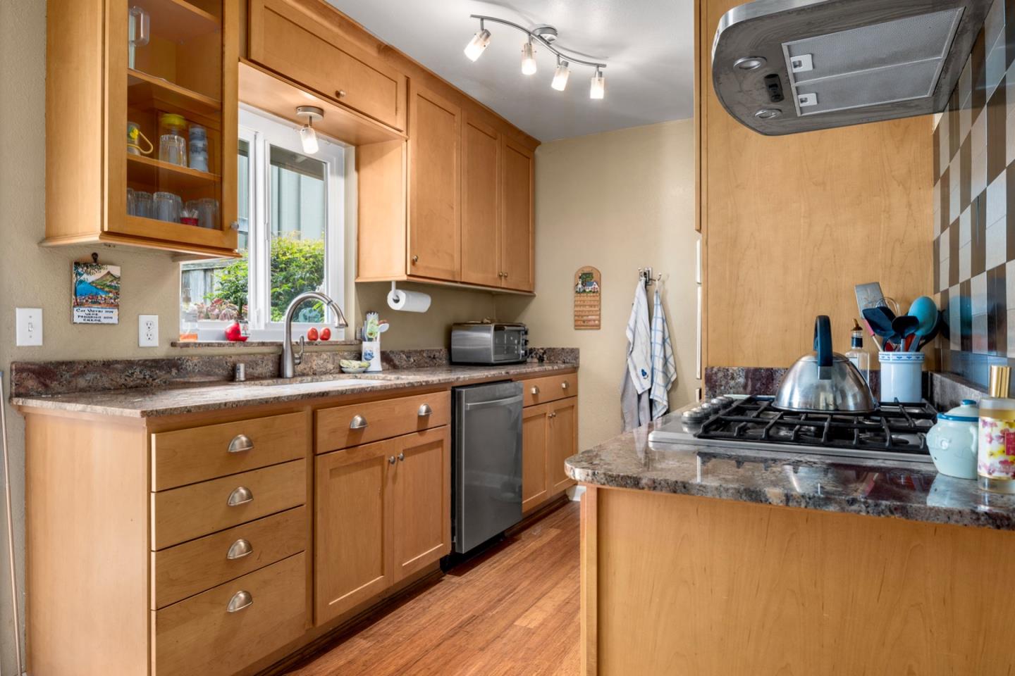 Detail Gallery Image 12 of 32 For 602 Acorn Ct, Pacific Grove,  CA 93950 - 2 Beds | 2 Baths