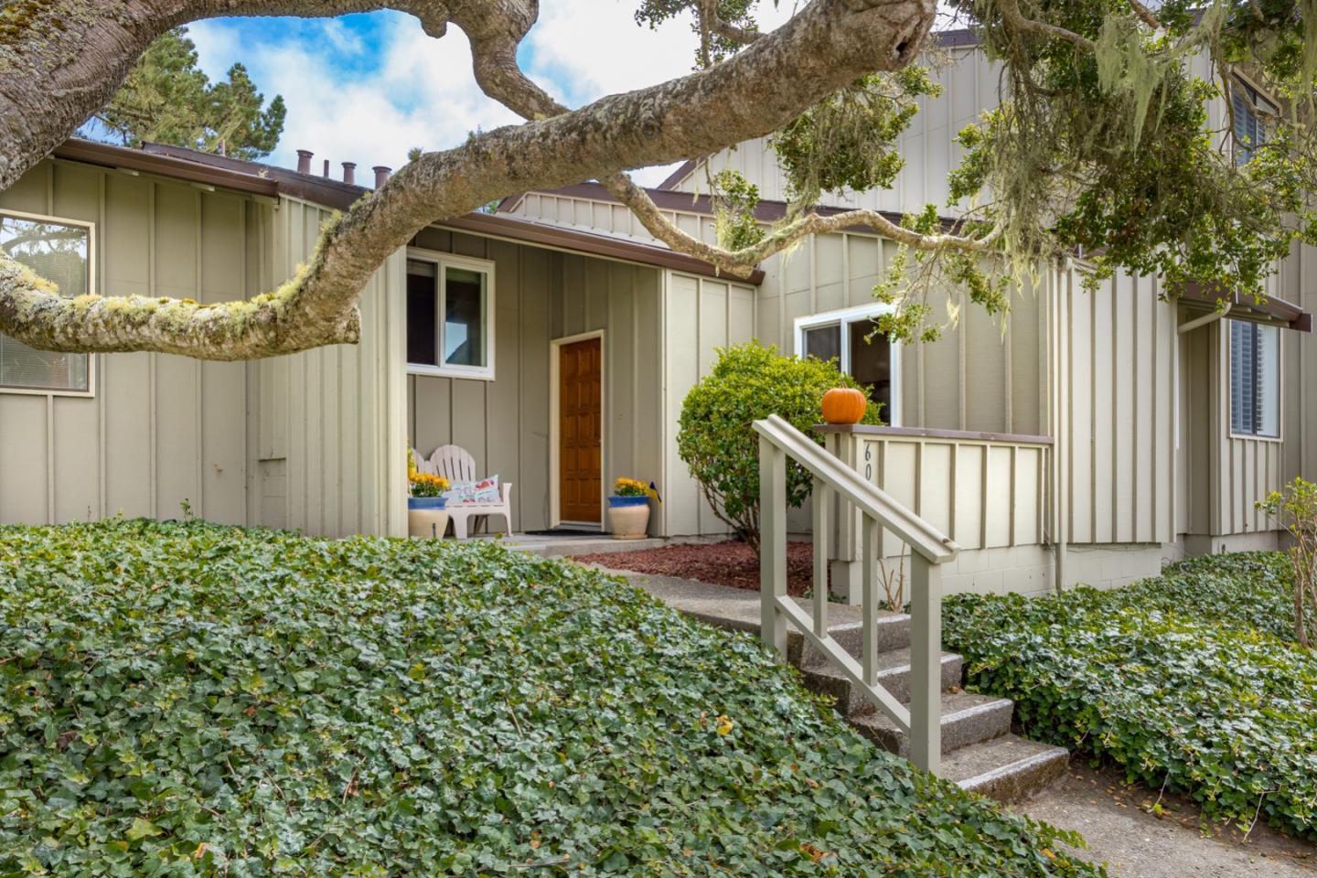 Detail Gallery Image 2 of 32 For 602 Acorn Ct, Pacific Grove,  CA 93950 - 2 Beds | 2 Baths