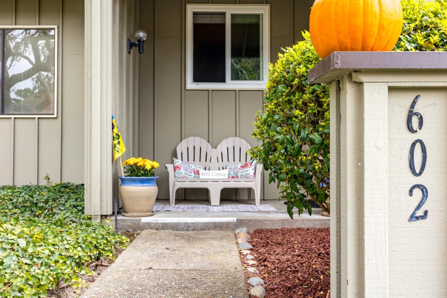 Detail Gallery Image 4 of 32 For 602 Acorn Ct, Pacific Grove,  CA 93950 - 2 Beds | 2 Baths