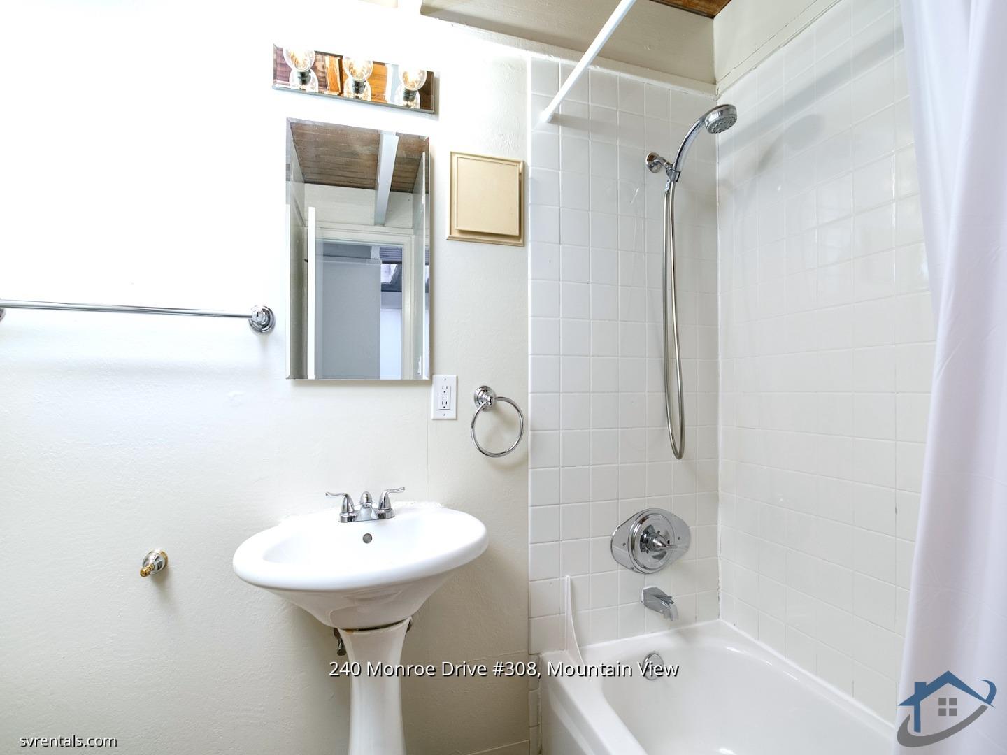 Detail Gallery Image 8 of 22 For 240 Monroe Dr #308,  Mountain View,  CA 94040 - 2 Beds | 2 Baths