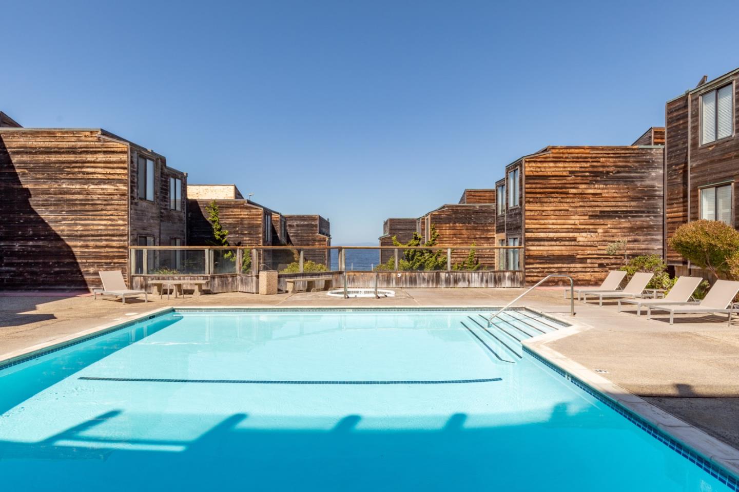 Detail Gallery Image 15 of 22 For 1 Surf Way #214,  Monterey,  CA 93940 - 1 Beds | 1 Baths