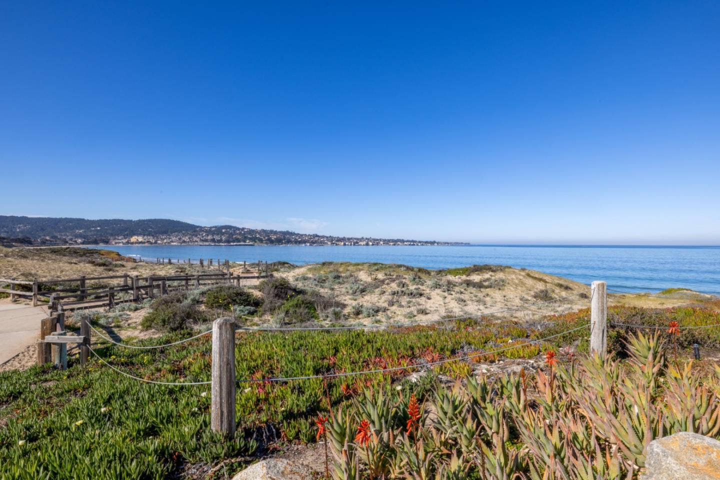 Detail Gallery Image 20 of 22 For 1 Surf Way #214,  Monterey,  CA 93940 - 1 Beds | 1 Baths