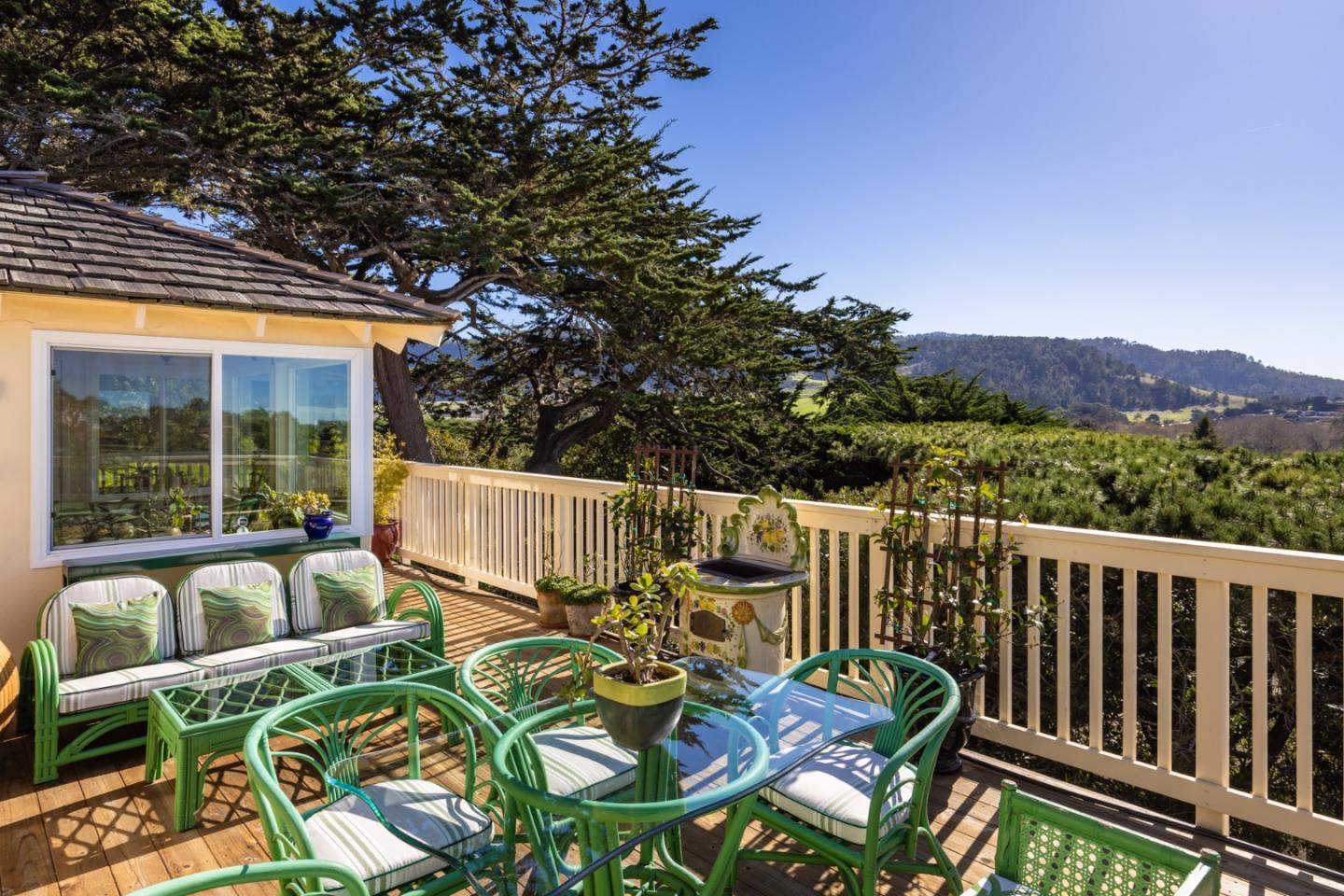 Detail Gallery Image 6 of 33 For 26217 Atherton Place, Carmel,  CA 93923 - 3 Beds | 2/1 Baths