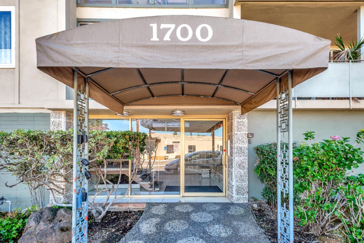 Detail Gallery Image 4 of 40 For 1700 San Carlos Ave #206,  San Carlos,  CA 94070 - 1 Beds | 1 Baths