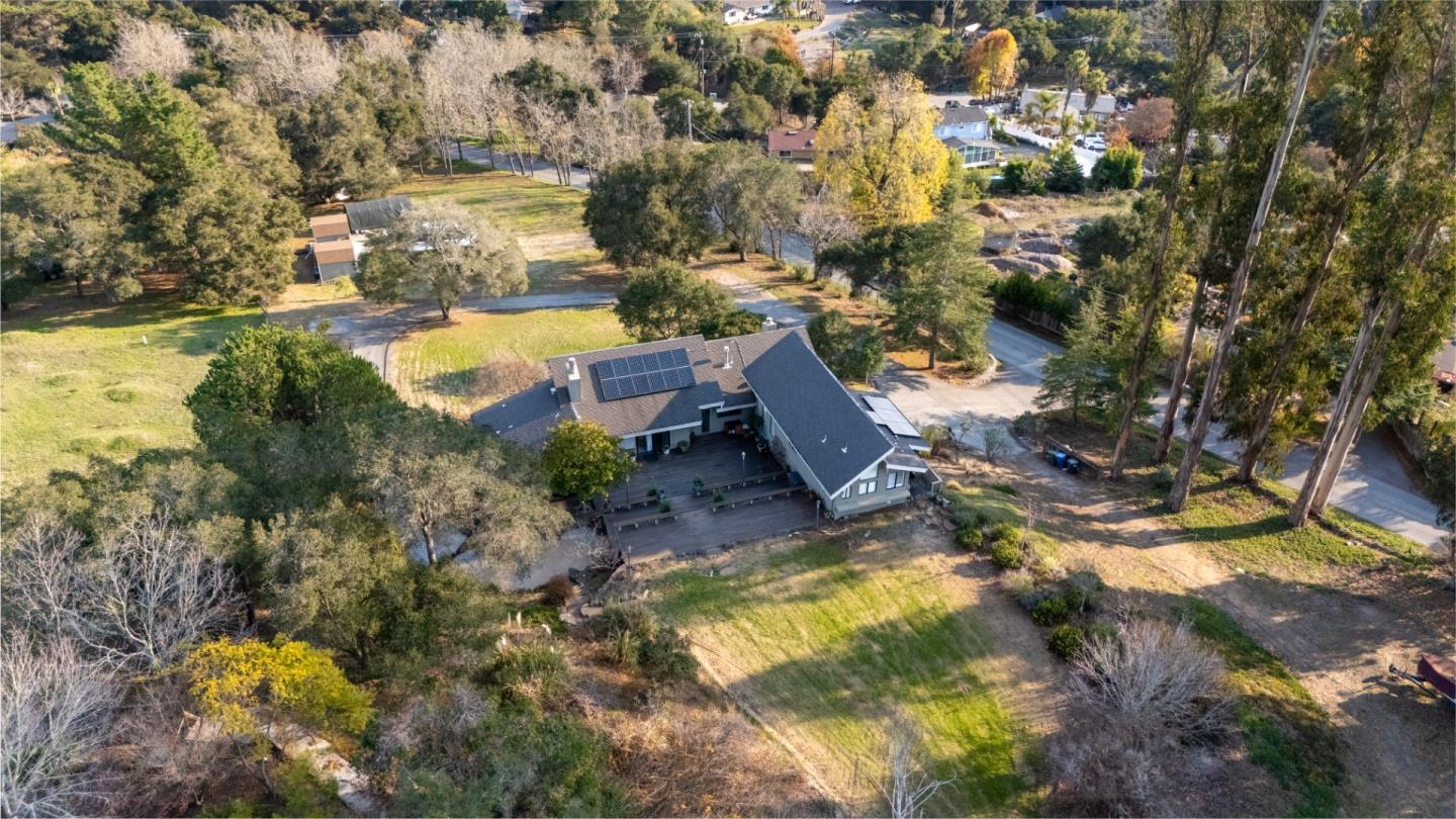 Detail Gallery Image 2 of 26 For 701 Day Valley Rd, Aptos,  CA 95003 - 5 Beds | 3 Baths