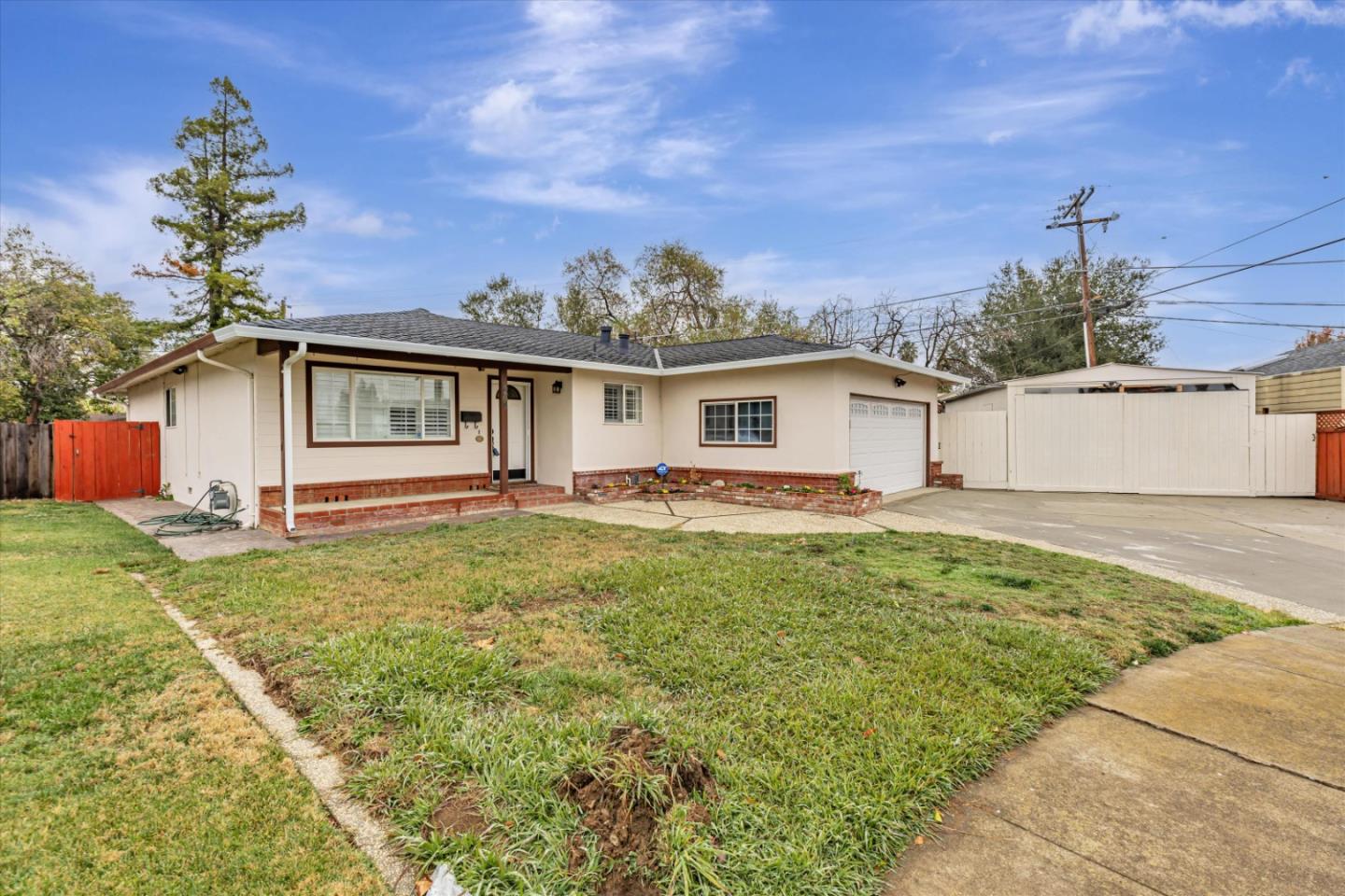 Detail Gallery Image 3 of 39 For 8401 East Ct, Gilroy,  CA 95020 - 3 Beds | 2 Baths