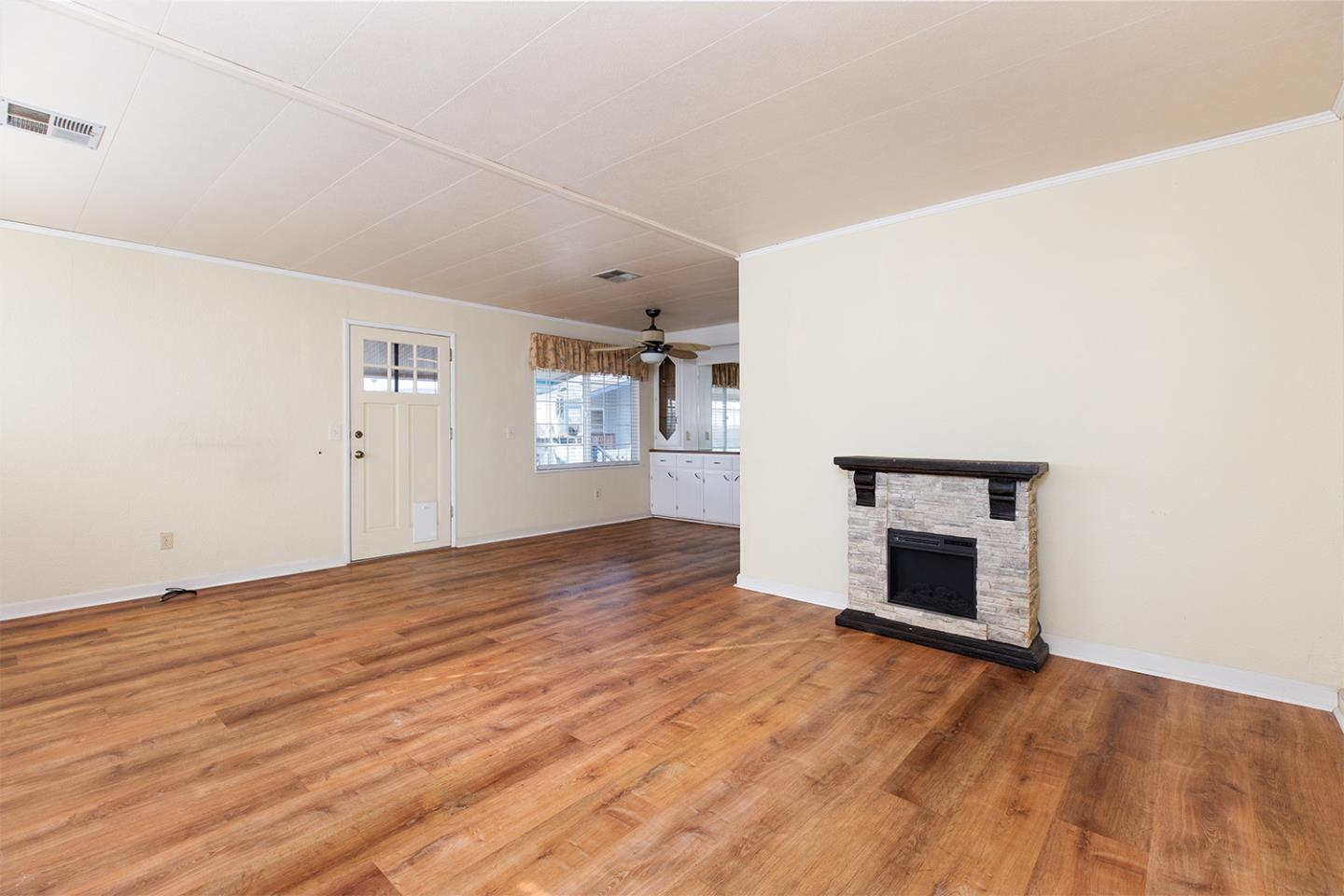 Detail Gallery Image 5 of 21 For 2155 Wharf Rd #12,  Capitola,  CA 95010 - 2 Beds | 2 Baths