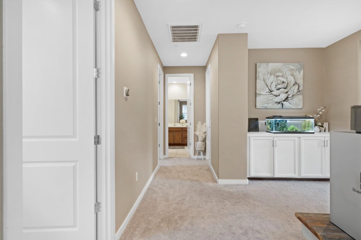 Detail Gallery Image 11 of 38 For 403 Crane Ln, Hollister,  CA 95023 - 3 Beds | 2/1 Baths