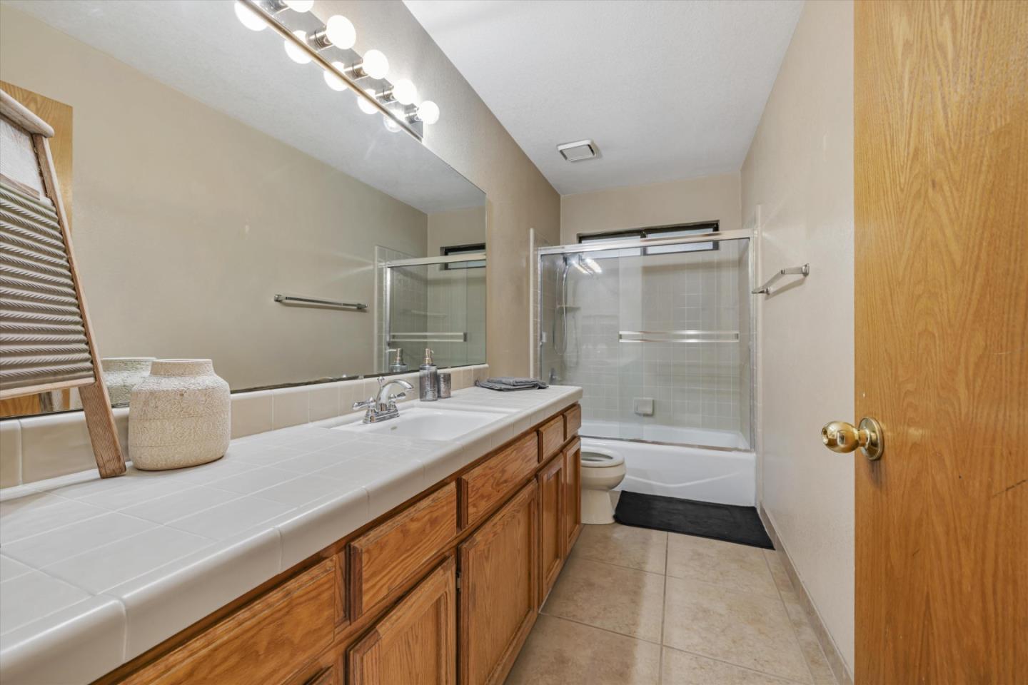 Detail Gallery Image 26 of 35 For 1641 Sausalito Dr, Hollister,  CA 95023 - 4 Beds | 2 Baths