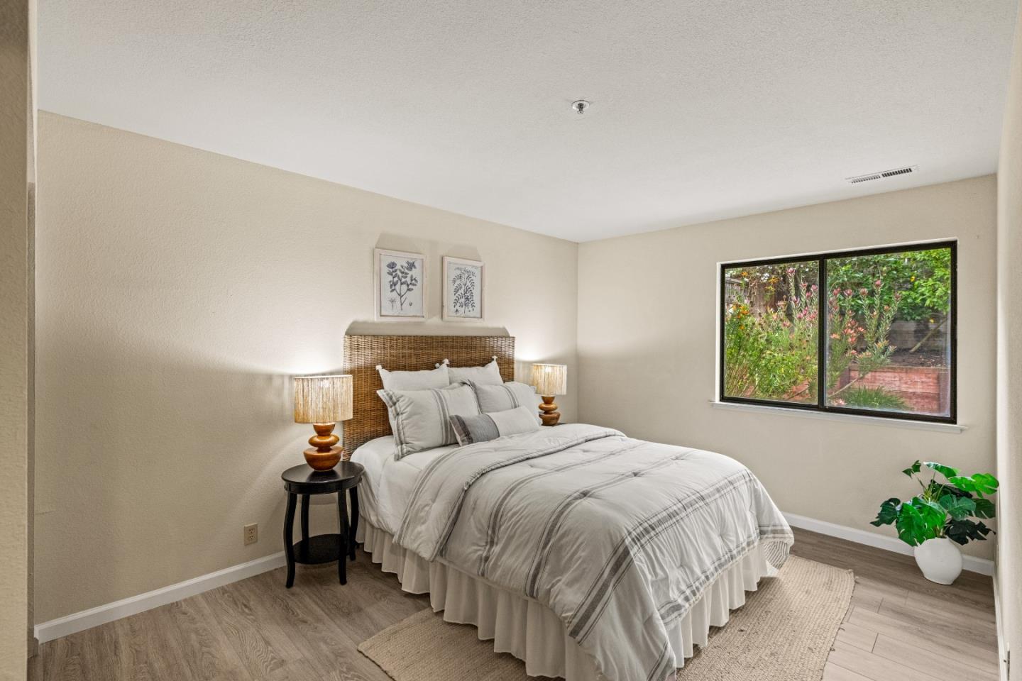 Detail Gallery Image 8 of 17 For 1470 Siler Ln, Seaside,  CA 93955 - 3 Beds | 2 Baths