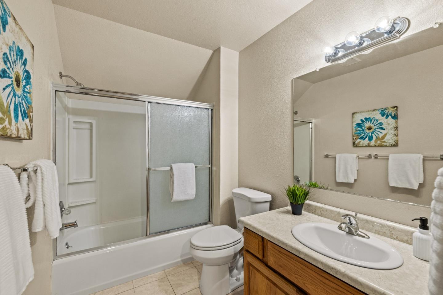 Detail Gallery Image 9 of 17 For 1470 Siler Ln, Seaside,  CA 93955 - 3 Beds | 2 Baths