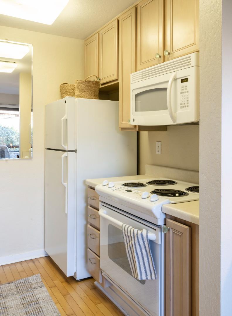 Detail Gallery Image 5 of 15 For 125 Surf Way #343,  Monterey,  CA 93940 - 1 Beds | 1 Baths