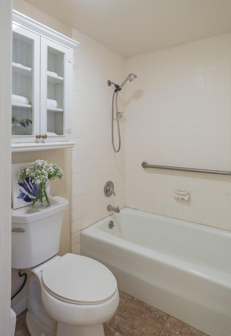 Detail Gallery Image 9 of 15 For 125 Surf Way #343,  Monterey,  CA 93940 - 1 Beds | 1 Baths