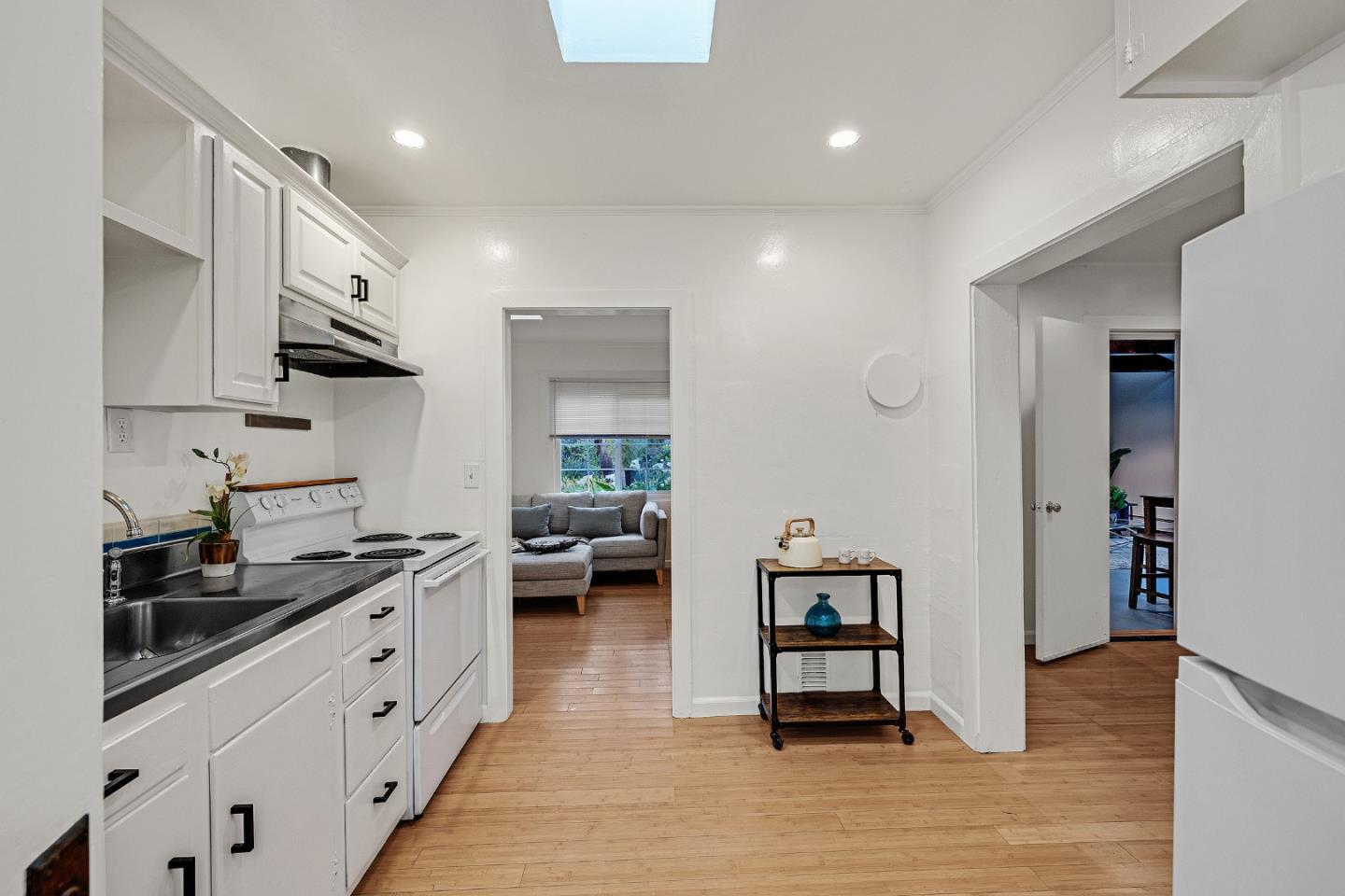 Detail Gallery Image 13 of 45 For 1219 Cedar St, Montara,  CA 94037 - 3 Beds | 2 Baths