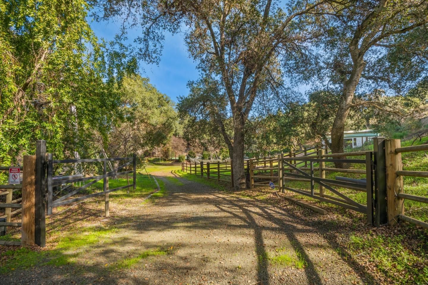 Detail Gallery Image 6 of 19 For 13398 Pierce Rd, Saratoga,  CA 95070 - – Beds | – Baths