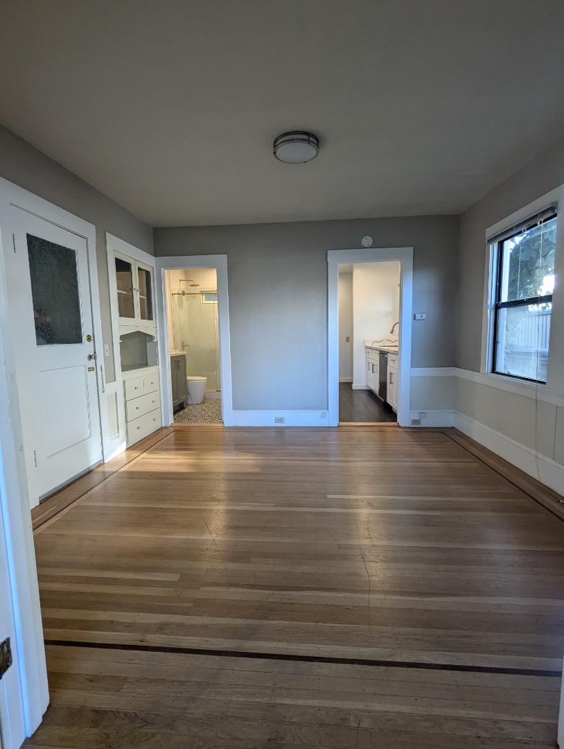 Detail Gallery Image 3 of 6 For 4379 Howe St #2,  Oakland,  CA 94611 - 2 Beds | 1 Baths