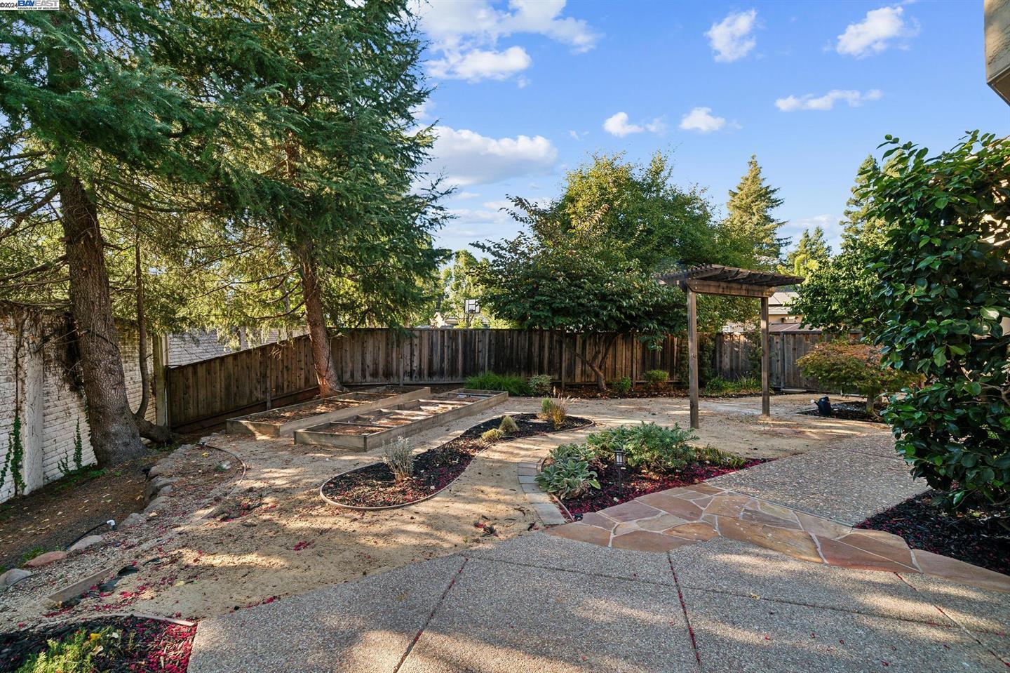 Detail Gallery Image 48 of 58 For 95 Lone Pine Ct, San Ramon,  CA 94582 - 3 Beds | 3/1 Baths