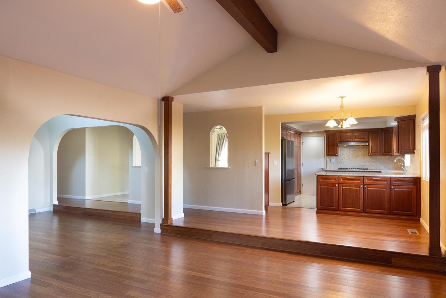 Detail Gallery Image 5 of 28 For 9791 Arrowleaf Trail, Salinas,  CA 93907 - 3 Beds | 2 Baths