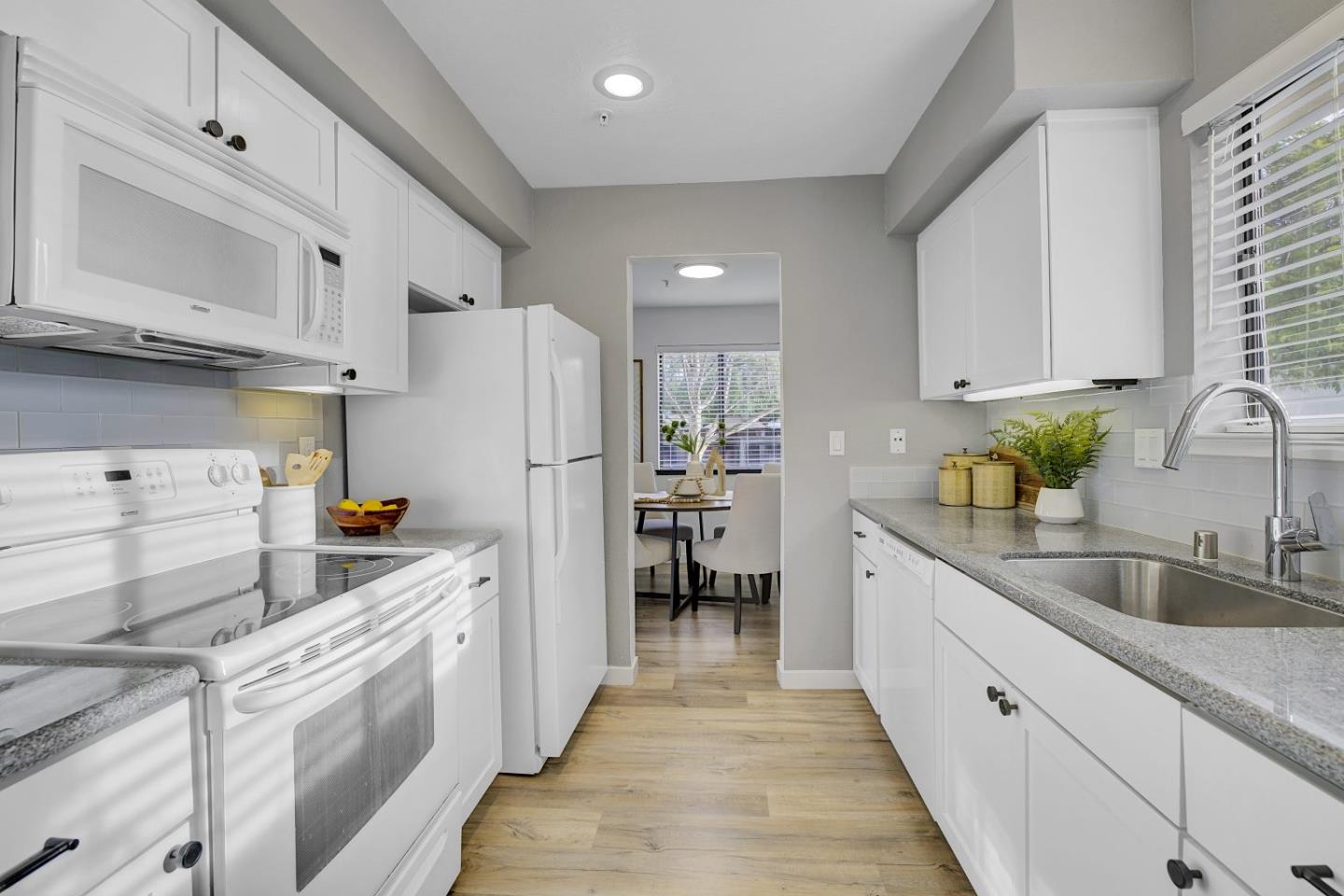 Detail Gallery Image 12 of 42 For 3073 Middlefield Rd #101,  Palo Alto,  CA 94306 - 1 Beds | 1 Baths