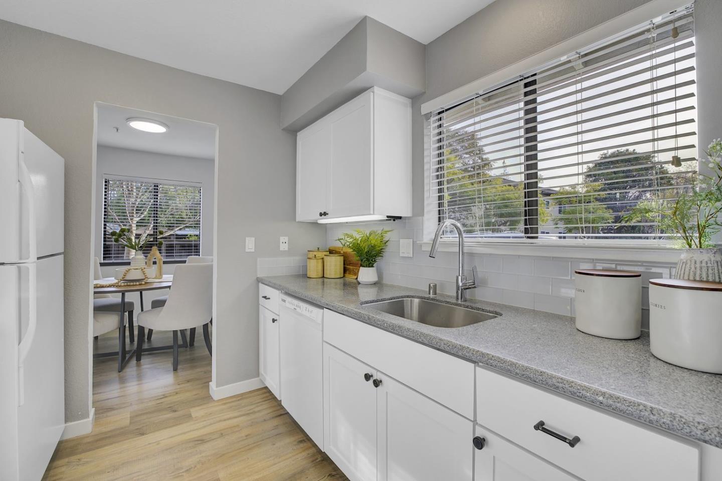 Detail Gallery Image 16 of 42 For 3073 Middlefield Rd #101,  Palo Alto,  CA 94306 - 1 Beds | 1 Baths