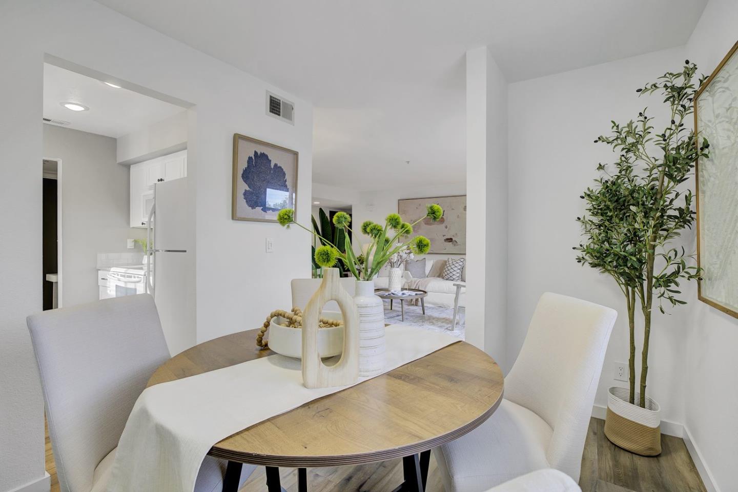 Detail Gallery Image 17 of 42 For 3073 Middlefield Rd #101,  Palo Alto,  CA 94306 - 1 Beds | 1 Baths