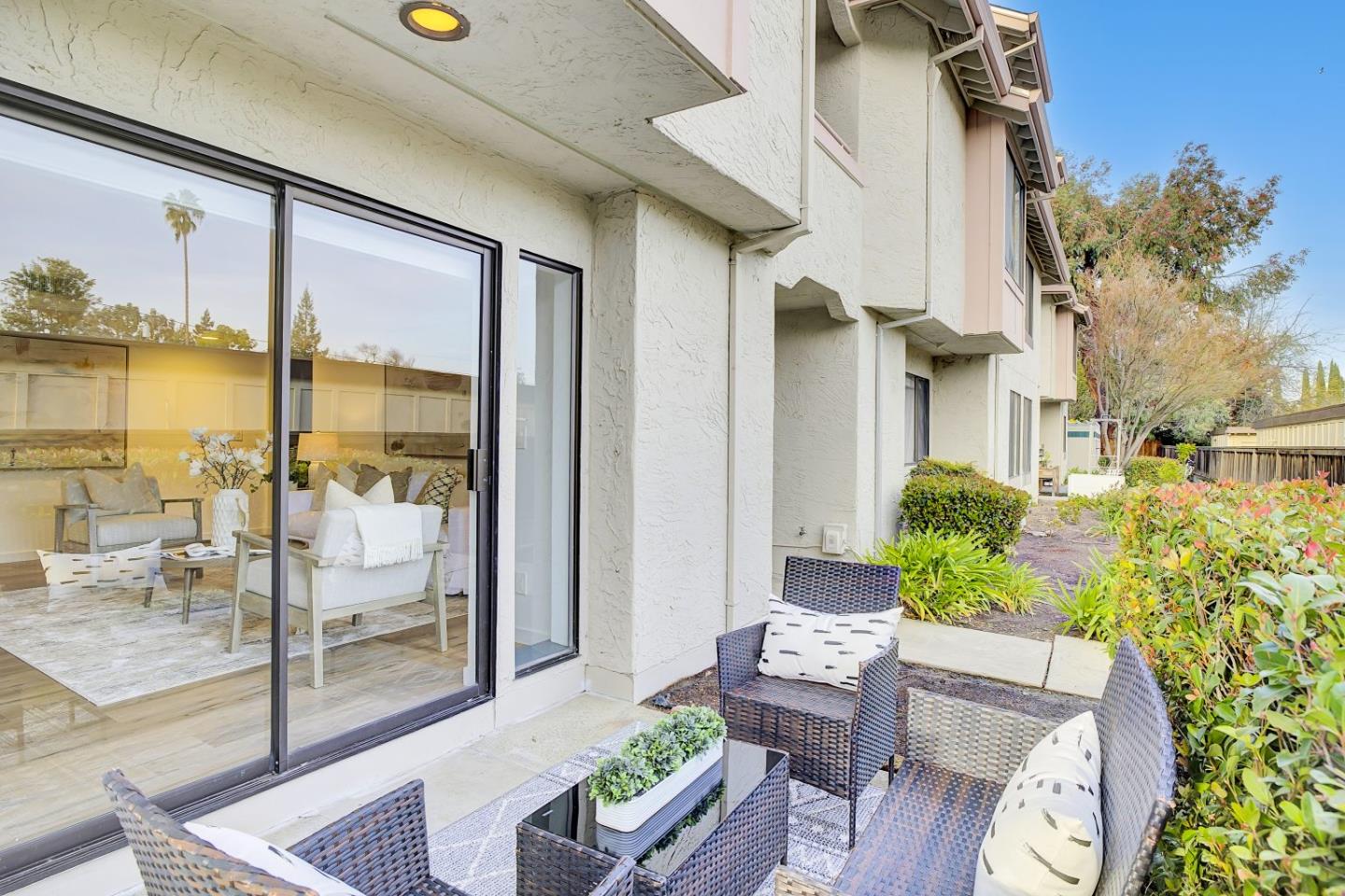 Detail Gallery Image 2 of 43 For 3073 Middlefield Rd #101,  Palo Alto,  CA 94306 - 1 Beds | 1 Baths