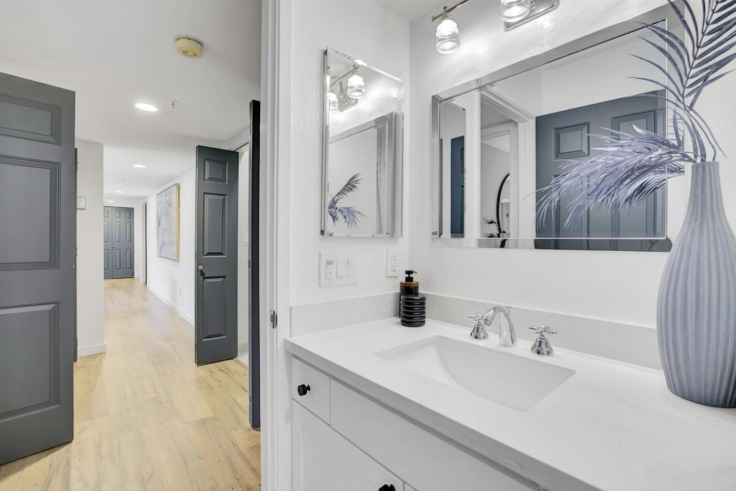 Detail Gallery Image 27 of 42 For 3073 Middlefield Rd #101,  Palo Alto,  CA 94306 - 1 Beds | 1 Baths