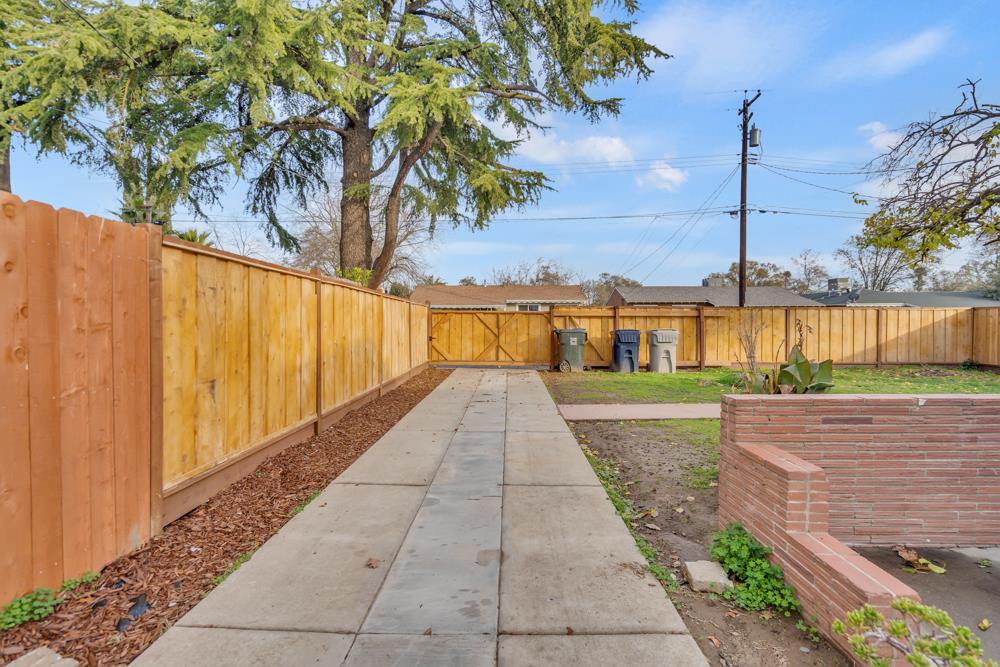 Detail Gallery Image 31 of 38 For 3063 Clay St, Sacramento,  CA 95815 - 2 Beds | 1 Baths