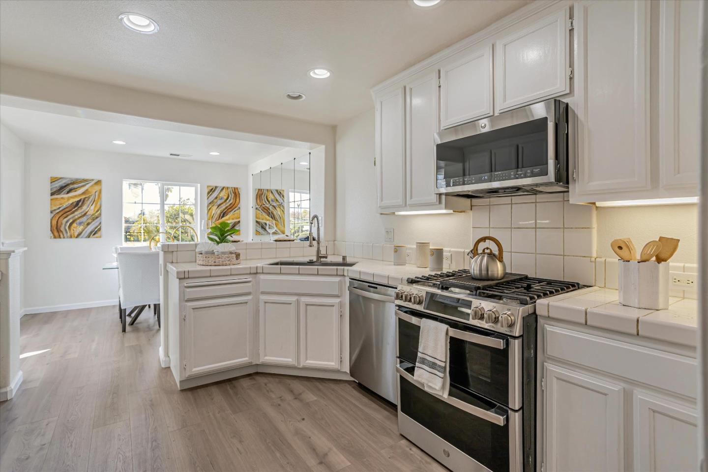 Detail Gallery Image 15 of 46 For 3391 Strada Circolare, San Jose,  CA 95135 - 3 Beds | 2/1 Baths