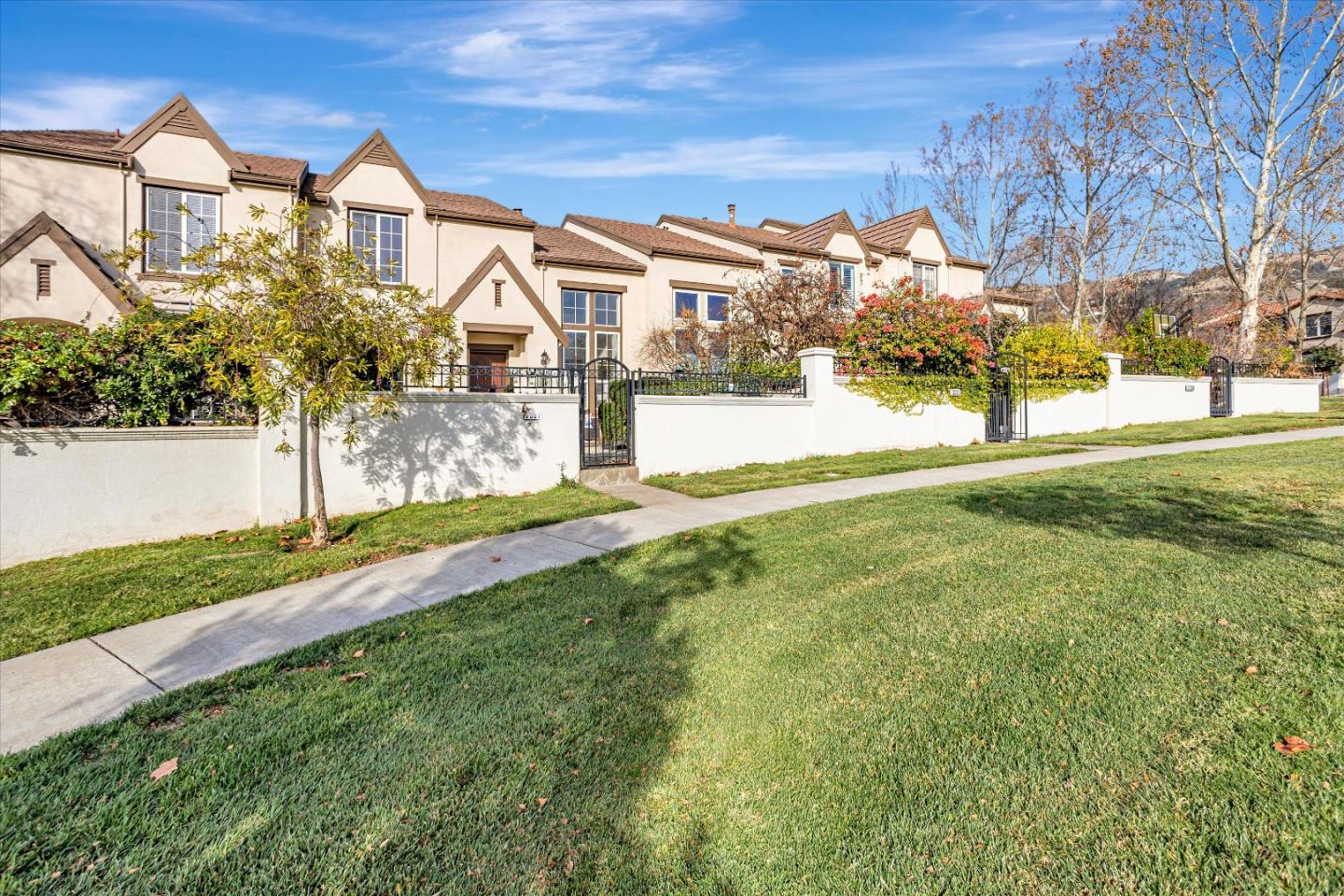 Detail Gallery Image 3 of 46 For 3391 Strada Circolare, San Jose,  CA 95135 - 3 Beds | 2/1 Baths