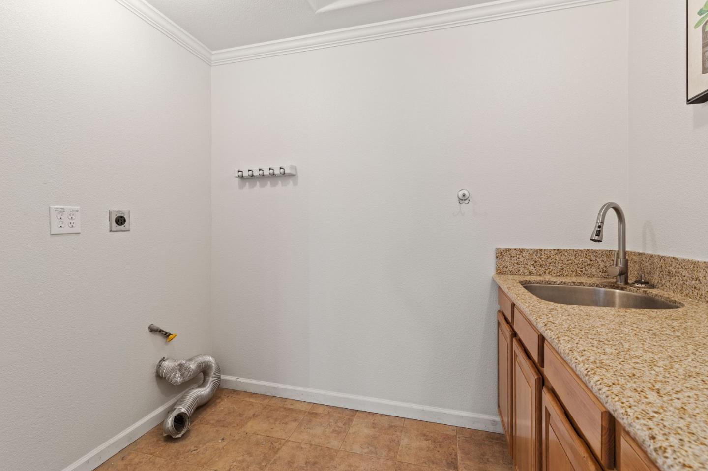 Detail Gallery Image 16 of 26 For 1376 Luning Dr, San Jose,  CA 95118 - 3 Beds | 2/1 Baths