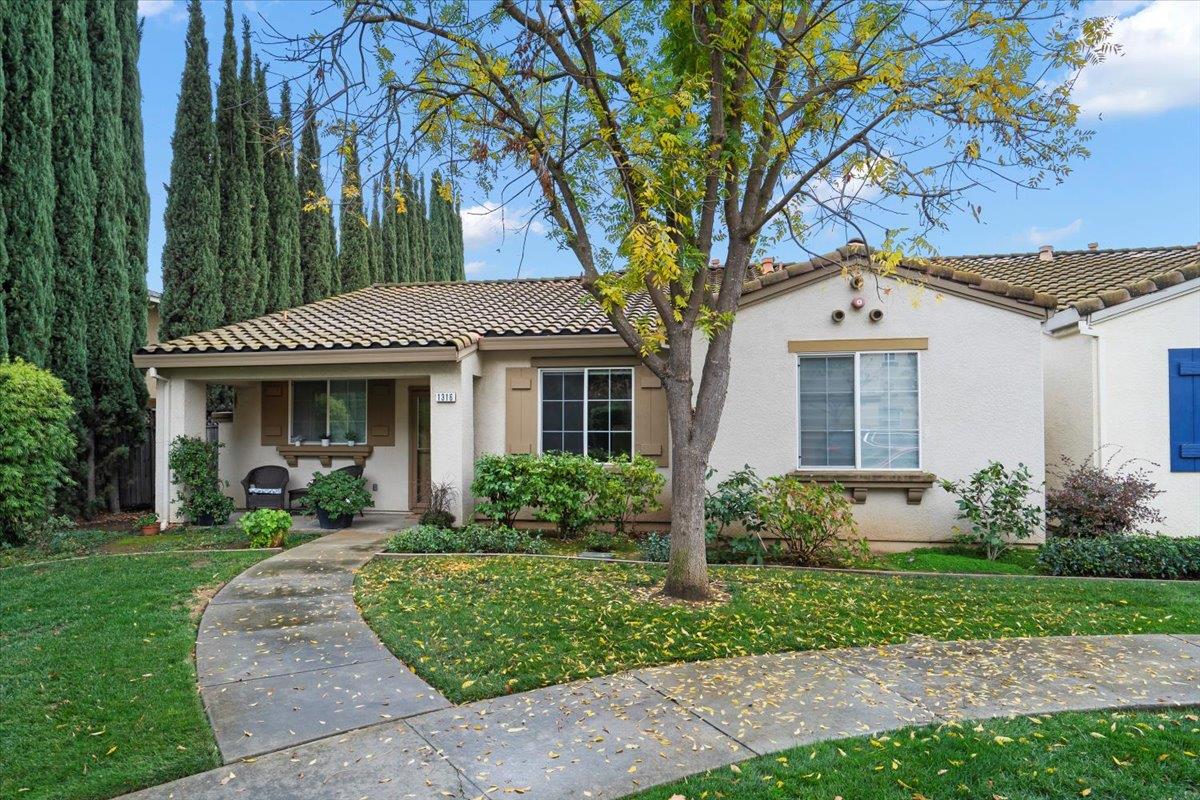 Detail Gallery Image 2 of 21 For 1316 White Oak Pl, Gilroy,  CA 95020 - 2 Beds | 2 Baths