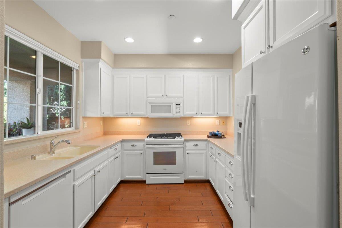 Detail Gallery Image 3 of 21 For 1316 White Oak Pl, Gilroy,  CA 95020 - 2 Beds | 2 Baths