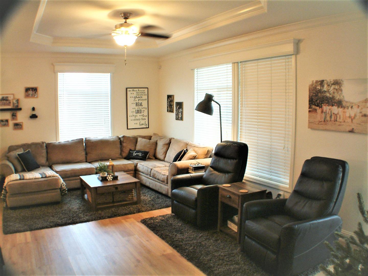 Detail Gallery Image 2 of 21 For 275 Burnett Ave #27,  Morgan Hill,  CA 95037 - 3 Beds | 2 Baths