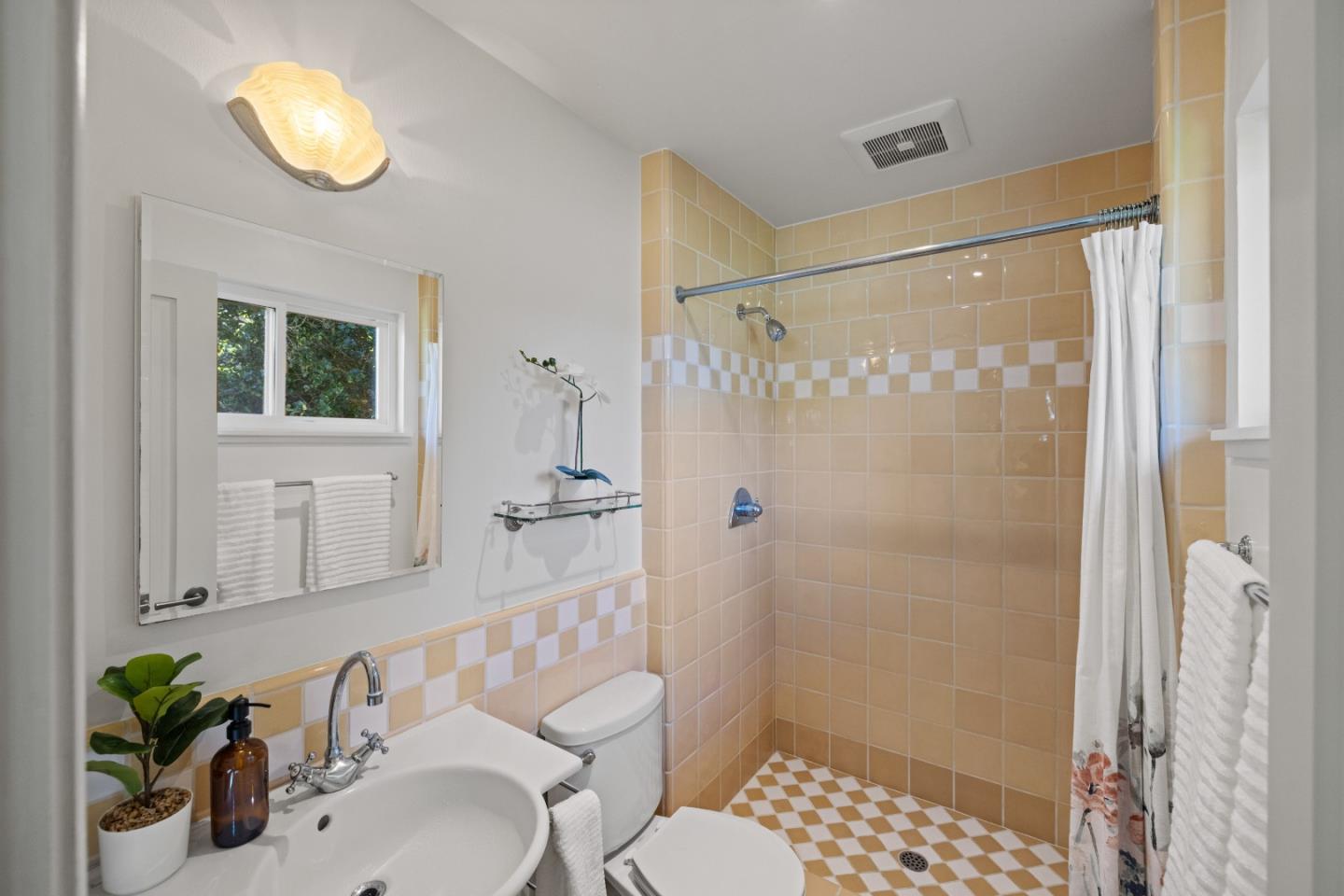 Detail Gallery Image 22 of 49 For 26571 Aspen Pl, Carmel,  CA 93923 - 3 Beds | 2 Baths