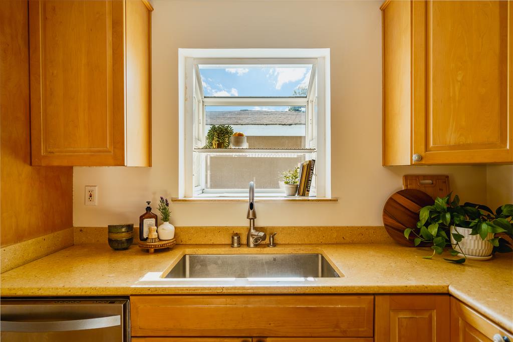 Detail Gallery Image 12 of 36 For 1795 48th Ave, Capitola,  CA 95010 - 3 Beds | 1 Baths