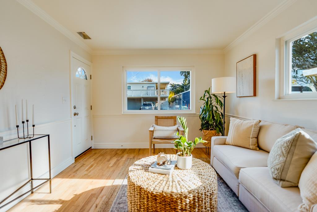 Detail Gallery Image 7 of 36 For 1795 48th Ave, Capitola,  CA 95010 - 3 Beds | 1 Baths