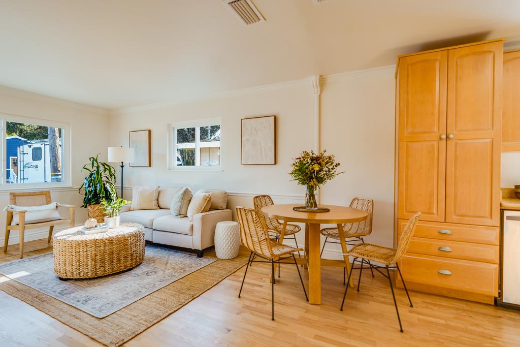 Detail Gallery Image 9 of 36 For 1795 48th Ave, Capitola,  CA 95010 - 3 Beds | 1 Baths