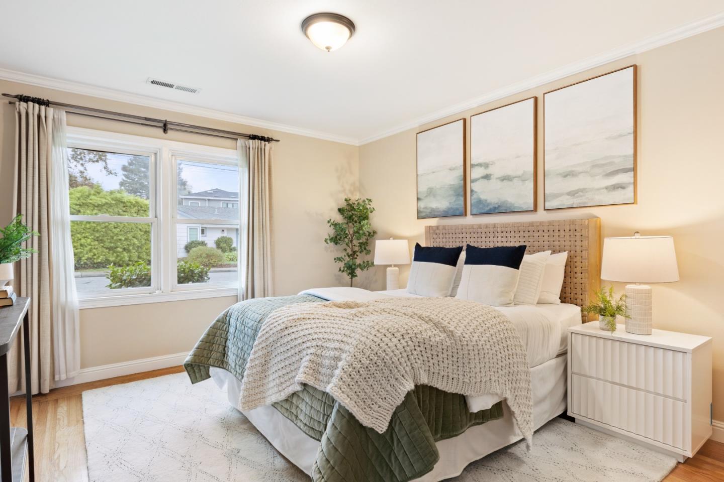 Detail Gallery Image 9 of 14 For 1239 Elm St, San Carlos,  CA 94070 - 2 Beds | 1 Baths