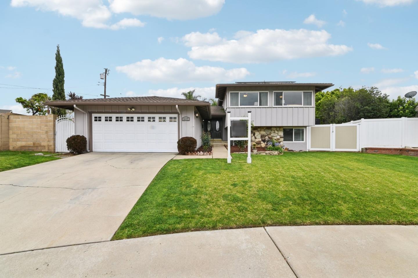 Detail Gallery Image 2 of 33 For 1417 N Center St, Orange,  CA 92867 - 4 Beds | 3 Baths