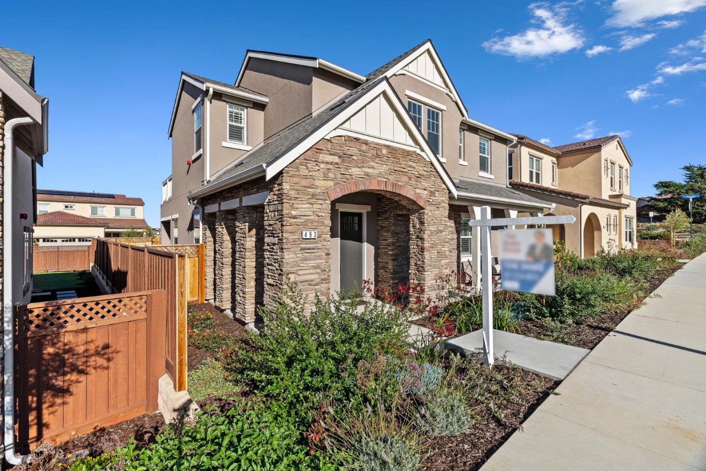 Detail Gallery Image 2 of 20 For 493 Marina Heights Dr, Marina,  CA 93933 - 4 Beds | 2/1 Baths