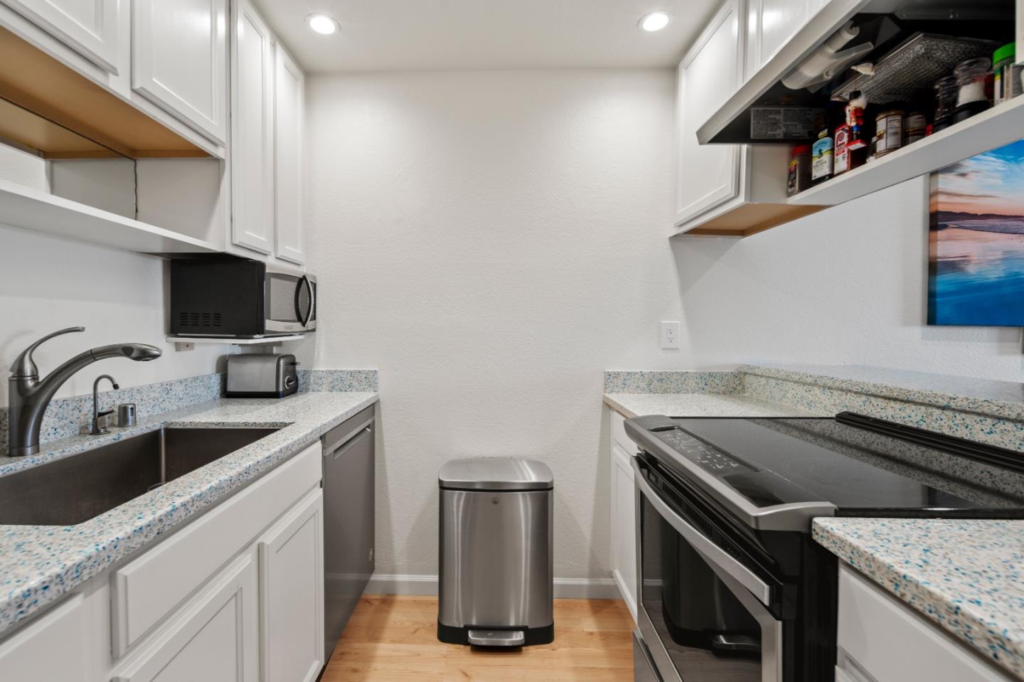 Detail Gallery Image 10 of 22 For 1 Surf Way #228,  Monterey,  CA 93940 - 2 Beds | 2 Baths