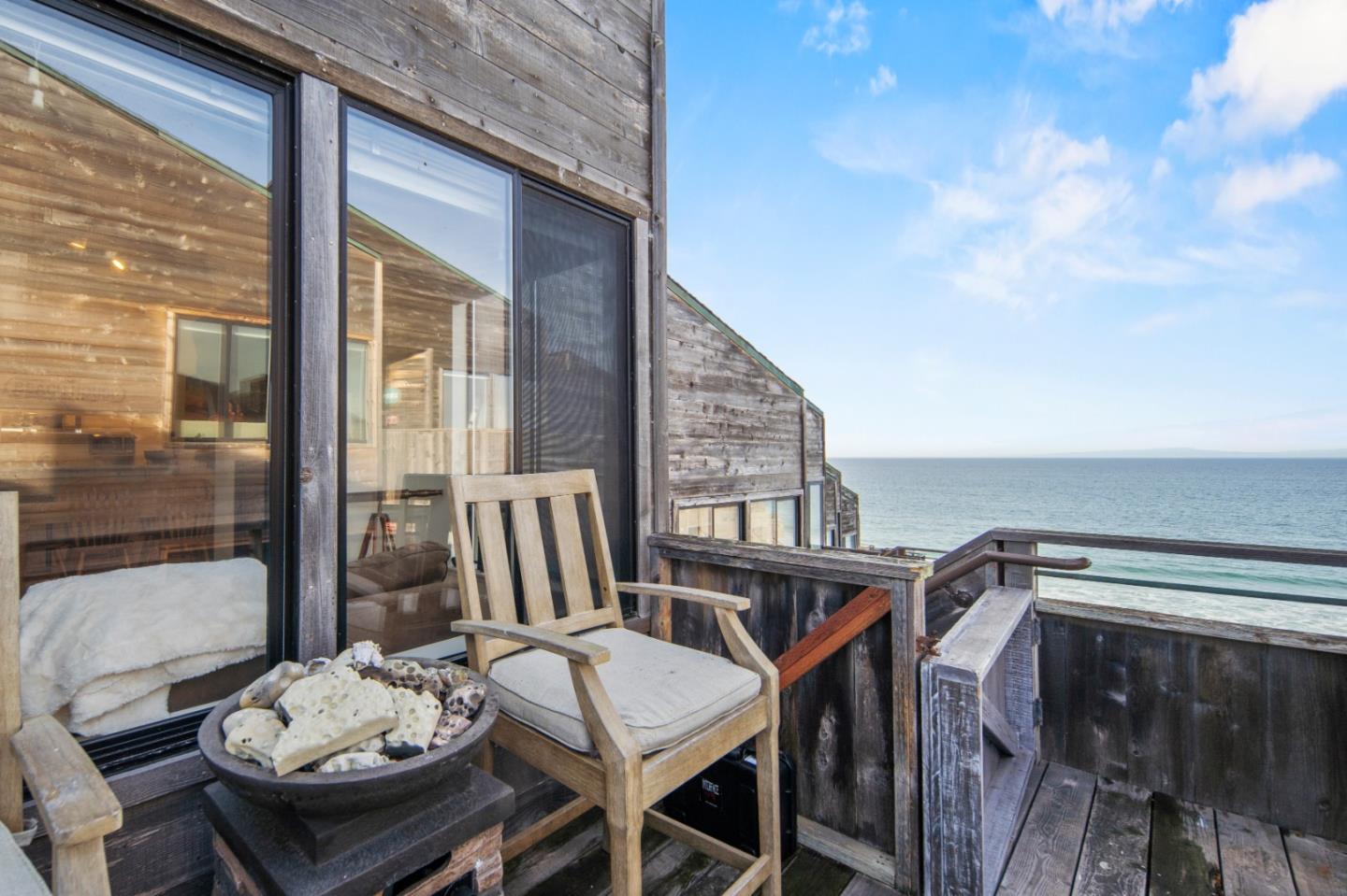Detail Gallery Image 2 of 22 For 1 Surf Way #228,  Monterey,  CA 93940 - 2 Beds | 2 Baths