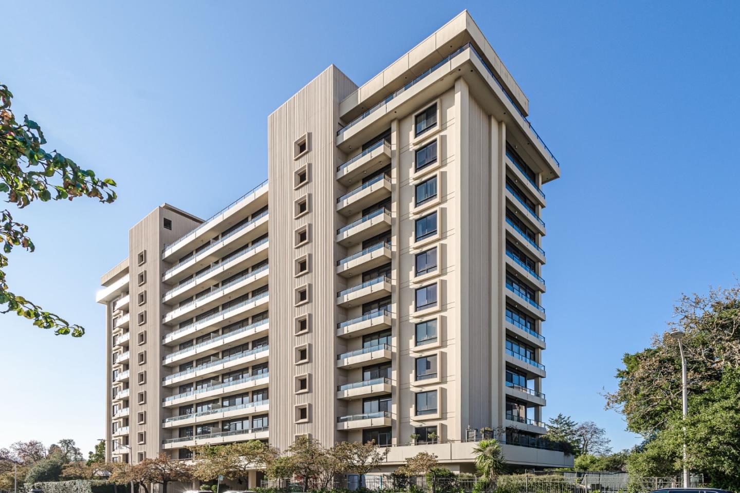 Detail Gallery Image 1 of 22 For 20 W 3rd Ave #202,  San Mateo,  CA 94402 - 2 Beds | 2/1 Baths